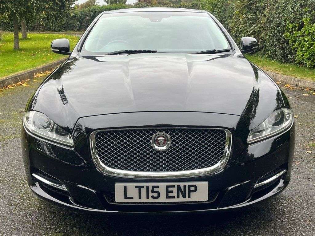 A 2015 JAGUAR XJ 3.0d V6 Premium Luxury Saloon 4dr Diesel Auto Euro 5 (s/s) (LWB) (275 ps) A 2015 JAGUAR XJ 3.0d V6 Premium Luxury Saloon 4dr Diesel Auto Euro 5 (s/s) (LWB) (275 ps)