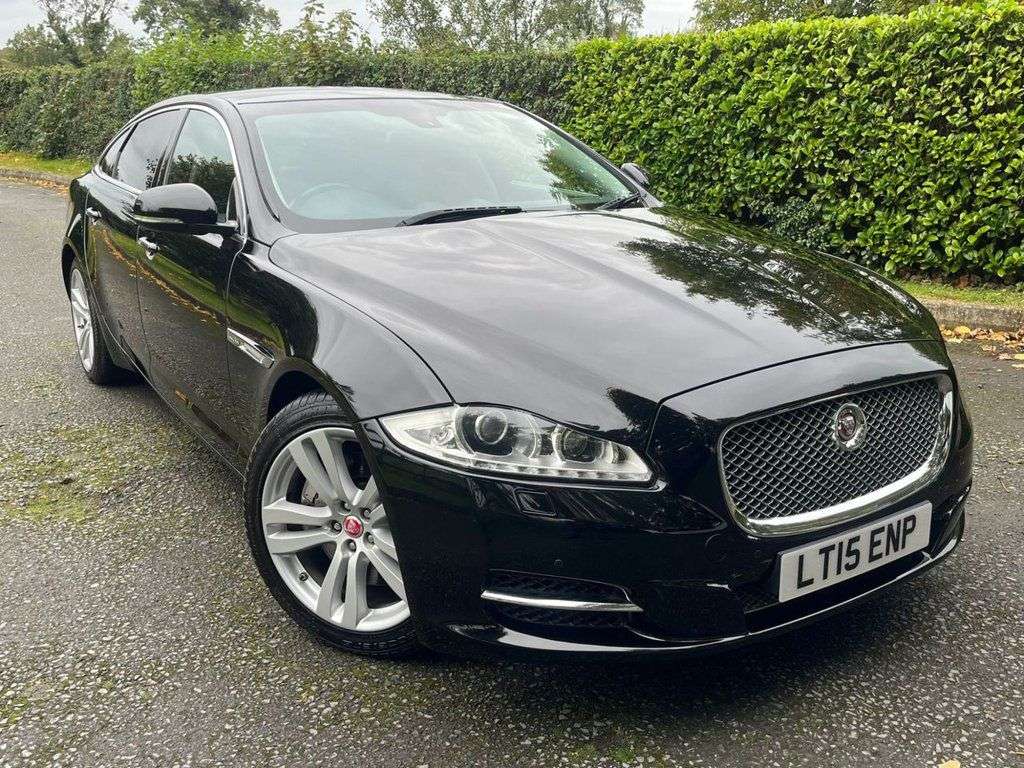 A 2015 JAGUAR XJ 3.0d V6 Premium Luxury Saloon 4dr Diesel Auto Euro 5 (s/s) (LWB) (275 ps) A 2015 JAGUAR XJ 3.0d V6 Premium Luxury Saloon 4dr Diesel Auto Euro 5 (s/s) (LWB) (275 ps)