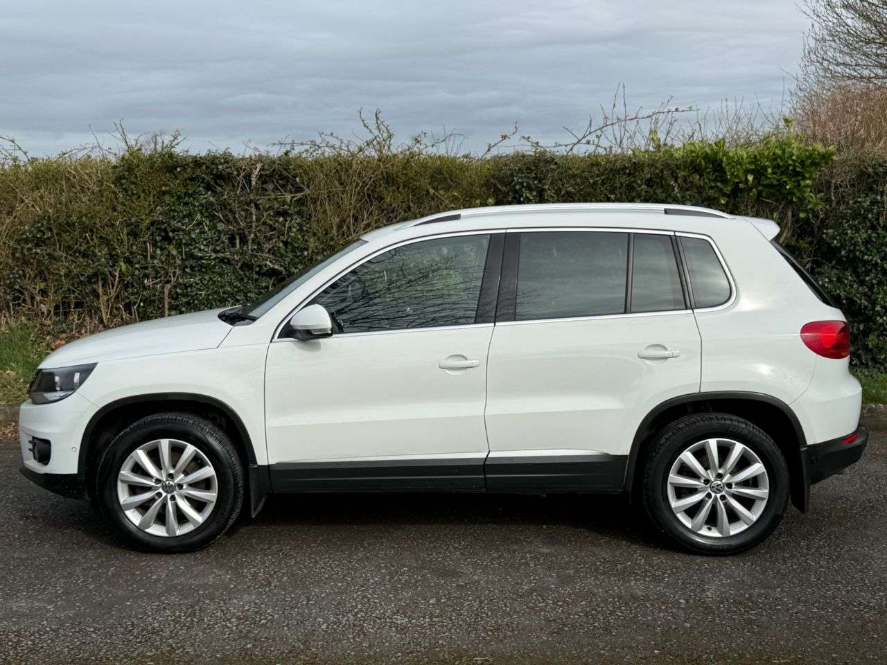 A 2018 VOLKSWAGEN TIGUAN 2.0 TDI BlueMotion Tech Match SUV 5dr Diesel Manual 4WD Euro 5 (s/s) (140 p A 2018 VOLKSWAGEN TIGUAN 2.0 TDI BlueMotion Tech Match SUV 5dr Diesel Manual 4WD Euro 5 (s/s) (140 p