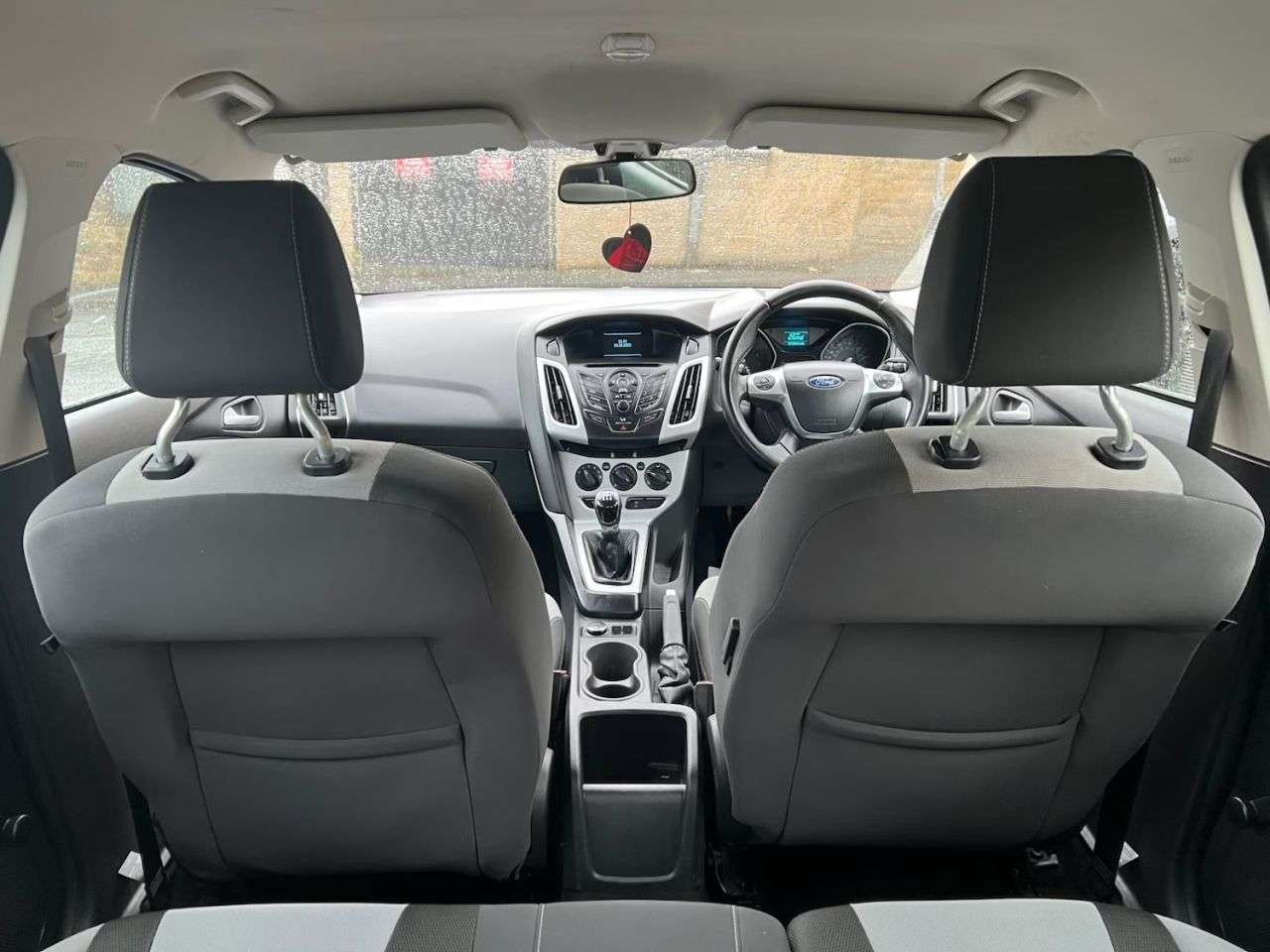 A 2013 FORD FOCUS 1.0T EcoBoost Zetec Hatchback 5dr Petrol Manual Euro 5 (s/s) (100 ps) A 2013 FORD FOCUS 1.0T EcoBoost Zetec Hatchback 5dr Petrol Manual Euro 5 (s/s) (100 ps)