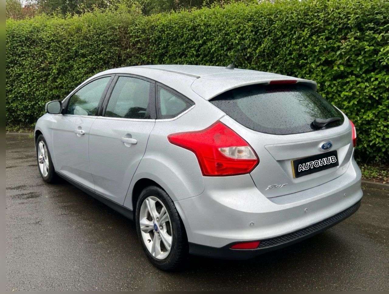A 2013 FORD FOCUS 1.0T EcoBoost Zetec Hatchback 5dr Petrol Manual Euro 5 (s/s) (100 ps) A 2013 FORD FOCUS 1.0T EcoBoost Zetec Hatchback 5dr Petrol Manual Euro 5 (s/s) (100 ps)