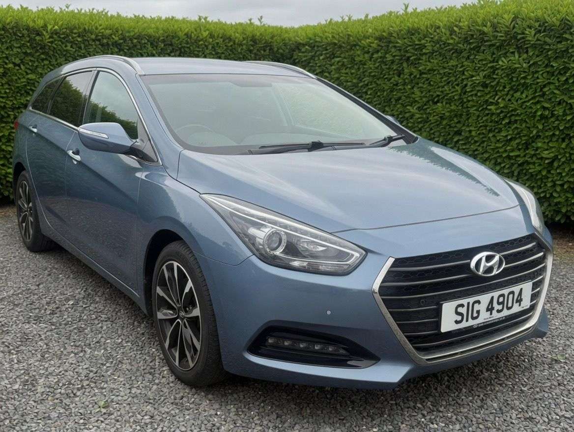A 2017 HYUNDAI I40 1.7 CRDi Blue Drive SE Nav Tourer 5dr Diesel DCT Euro 6 (s/s) (141 ps) A 2017 HYUNDAI I40 1.7 CRDi Blue Drive SE Nav Tourer 5dr Diesel DCT Euro 6 (s/s) (141 ps)