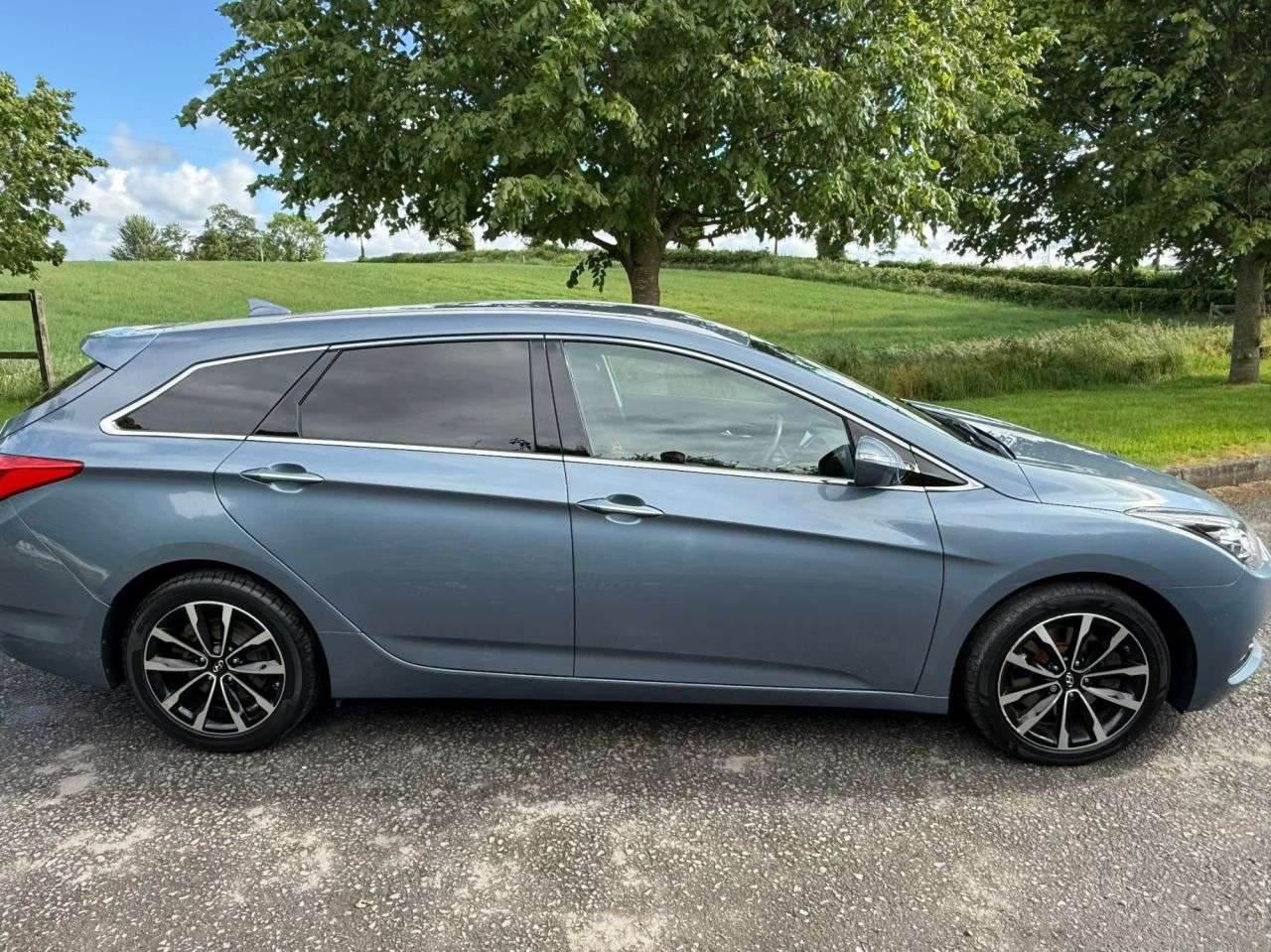 A 2017 HYUNDAI I40 1.7 CRDi Blue Drive SE Nav Tourer 5dr Diesel DCT Euro 6 (s/s) (141 ps) A 2017 HYUNDAI I40 1.7 CRDi Blue Drive SE Nav Tourer 5dr Diesel DCT Euro 6 (s/s) (141 ps)