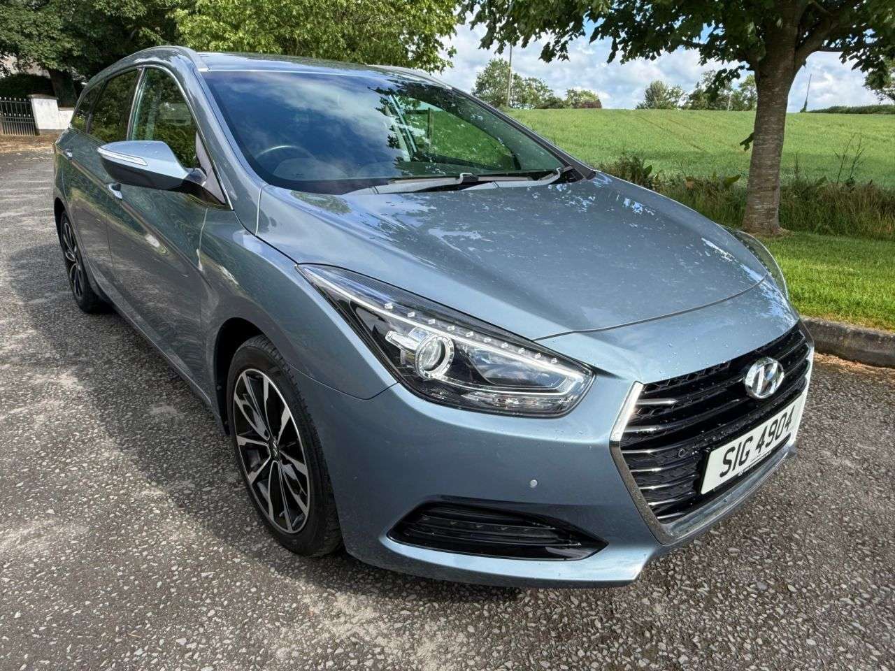 A 2017 HYUNDAI I40 1.7 CRDi Blue Drive SE Nav Tourer 5dr Diesel DCT Euro 6 (s/s) (141 ps) A 2017 HYUNDAI I40 1.7 CRDi Blue Drive SE Nav Tourer 5dr Diesel DCT Euro 6 (s/s) (141 ps)