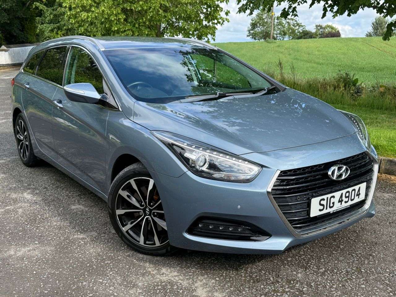 A 2017 HYUNDAI I40 1.7 CRDi Blue Drive SE Nav Tourer 5dr Diesel DCT Euro 6 (s/s) (141 ps) A 2017 HYUNDAI I40 1.7 CRDi Blue Drive SE Nav Tourer 5dr Diesel DCT Euro 6 (s/s) (141 ps)