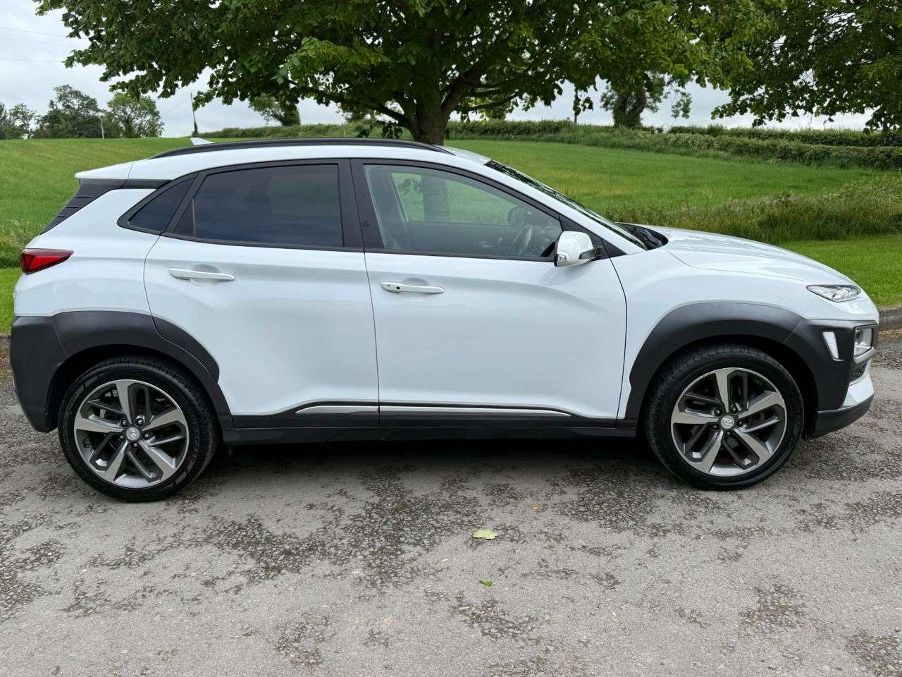 A 2018 HYUNDAI KONA 1.0 T-GDi Blue Drive Premium SE SUV 5dr Petrol Manual Euro 6 (s/s) (120 ps) A 2018 HYUNDAI KONA 1.0 T-GDi Blue Drive Premium SE SUV 5dr Petrol Manual Euro 6 (s/s) (120 ps)