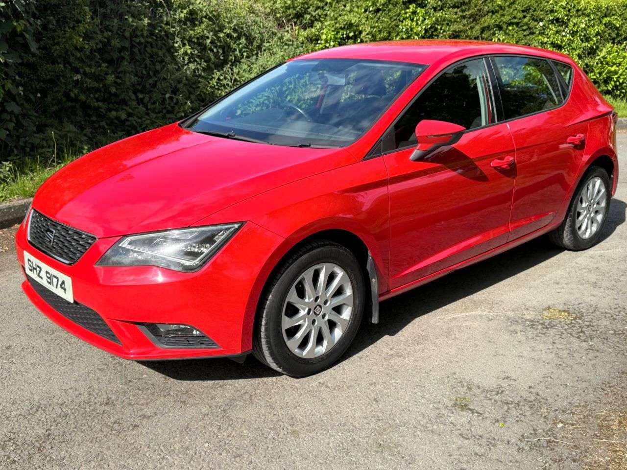 A 2015 SEAT LEON 1.6 TDI CR SE Hatchback 5dr Diesel Manual Euro 5 (s/s) (105 ps) A 2015 SEAT LEON 1.6 TDI CR SE Hatchback 5dr Diesel Manual Euro 5 (s/s) (105 ps)