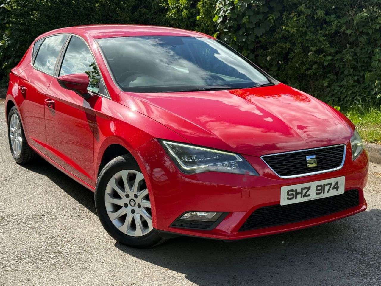 A 2015 SEAT LEON 1.6 TDI CR SE Hatchback 5dr Diesel Manual Euro 5 (s/s) (105 ps) A 2015 SEAT LEON 1.6 TDI CR SE Hatchback 5dr Diesel Manual Euro 5 (s/s) (105 ps)