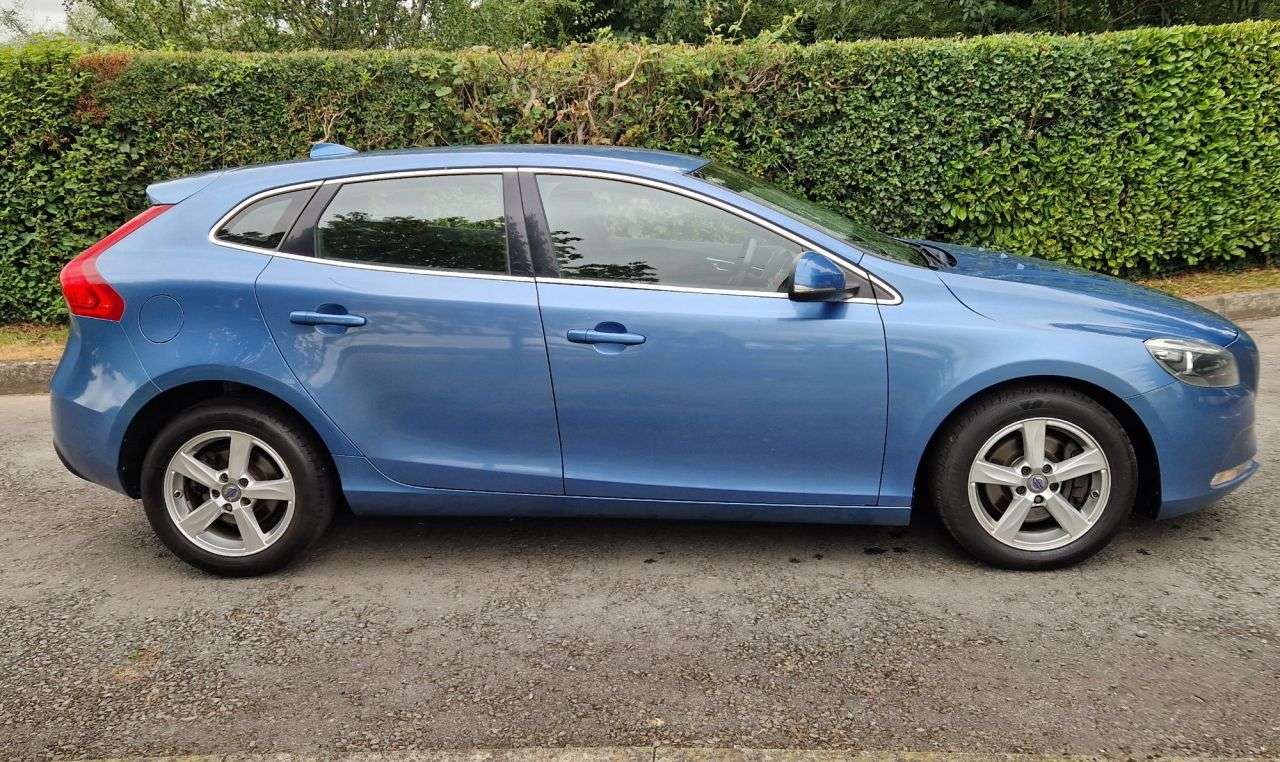 2015 VOLVO V40 2015 VOLVO V40