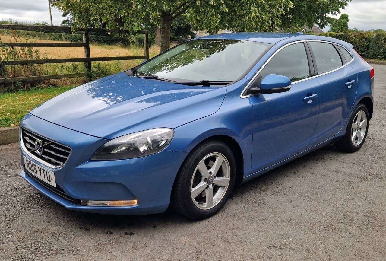 2015 VOLVO V40 2015 VOLVO V40