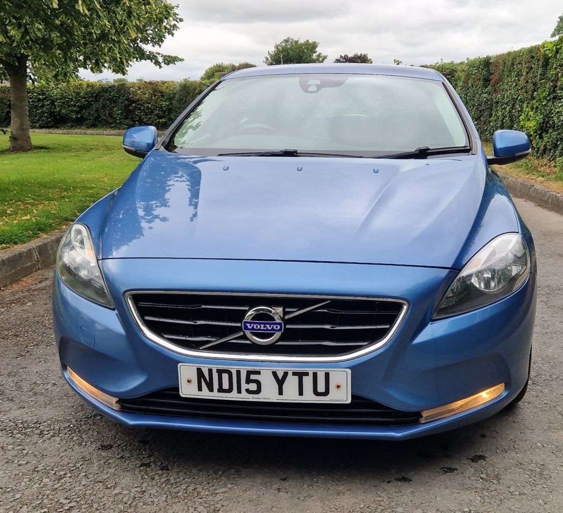 2015 VOLVO V40 2015 VOLVO V40