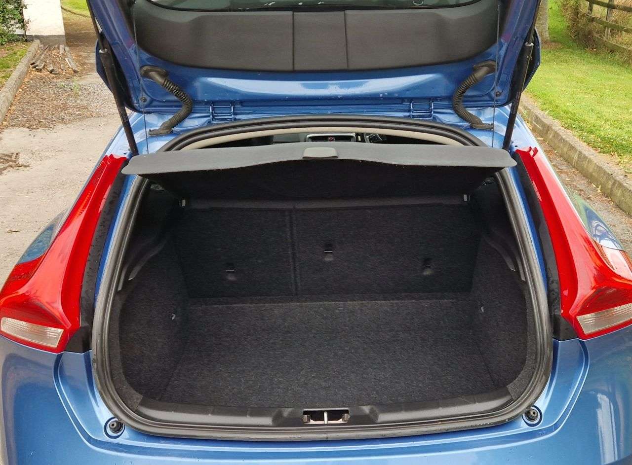 2015 VOLVO V40 2015 VOLVO V40