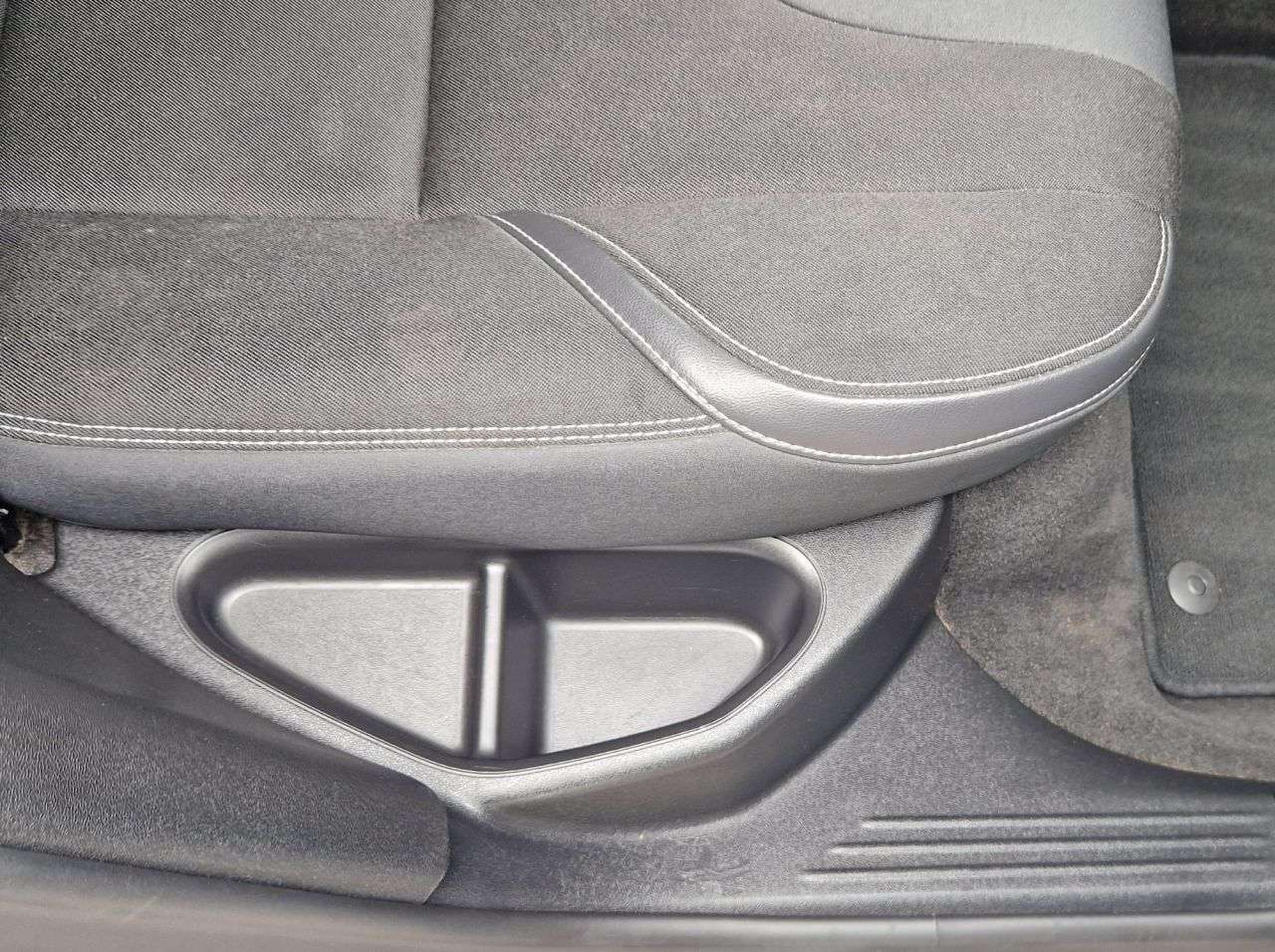 2015 VOLVO V40 2015 VOLVO V40