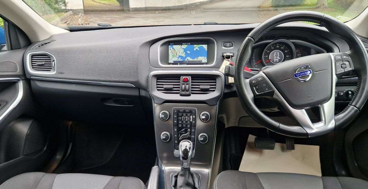 2015 VOLVO V40 2015 VOLVO V40