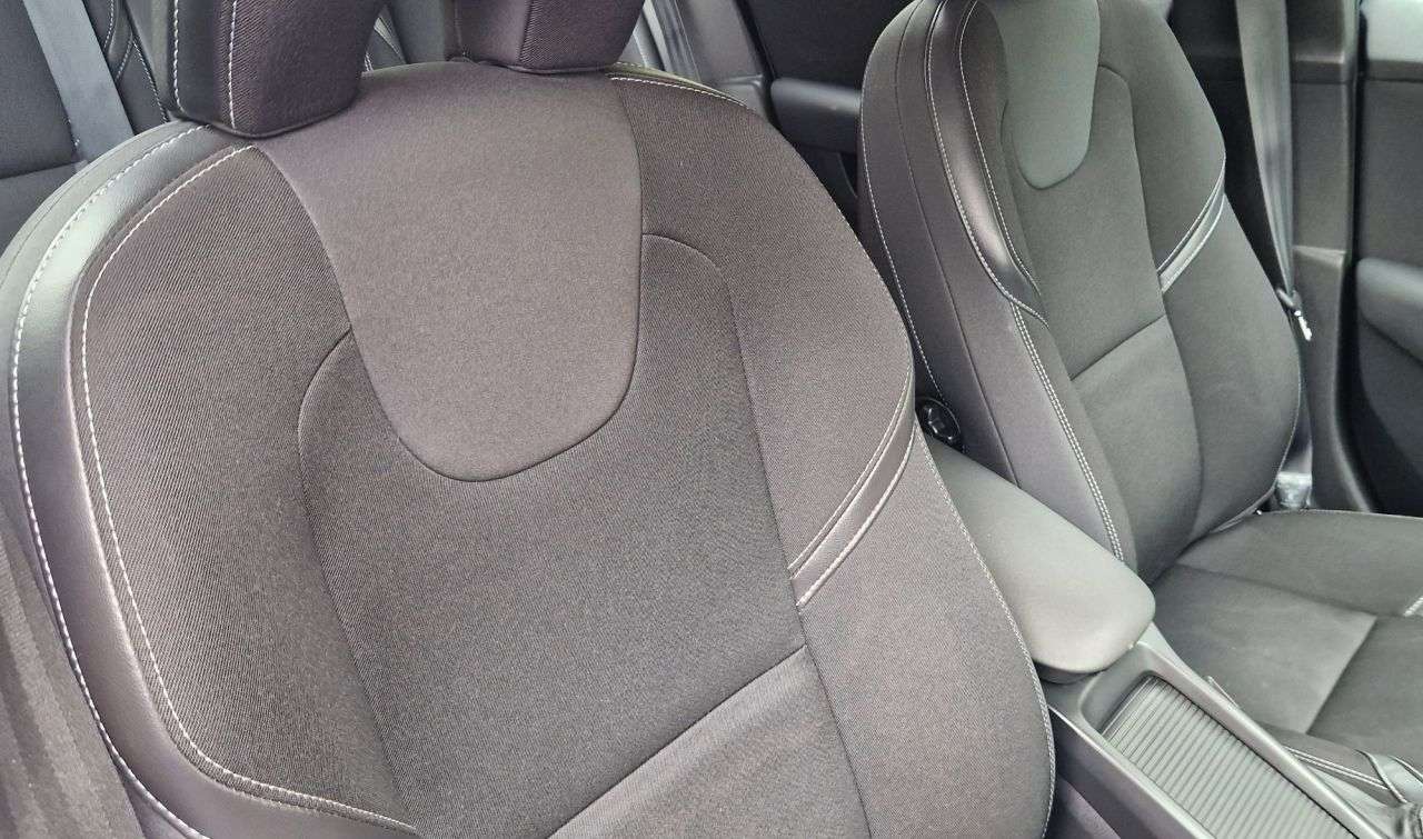 2015 VOLVO V40 2015 VOLVO V40