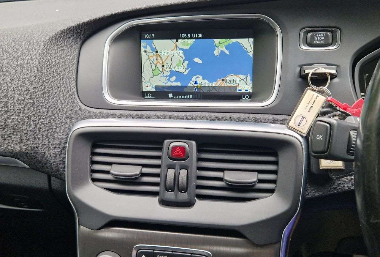 2015 VOLVO V40 2015 VOLVO V40