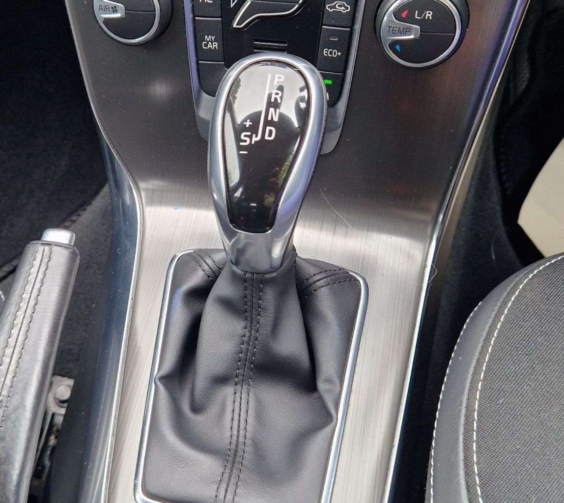 2015 VOLVO V40 2015 VOLVO V40