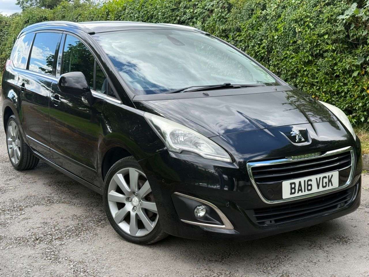 A 2016 PEUGEOT 5008 1.6 BlueHDi Allure MPV 5dr Diesel Manual Euro 6 (s/s) (120 ps) A 2016 PEUGEOT 5008 1.6 BlueHDi Allure MPV 5dr Diesel Manual Euro 6 (s/s) (120 ps)