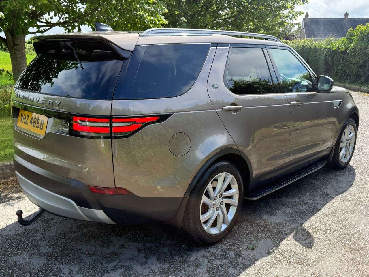 A 2017 LAND ROVER DISCOVERY 3.0 TD V6 HSE SUV 5dr Diesel Auto 4WD Euro 6 (s/s) (258 ps) A 2017 LAND ROVER DISCOVERY 3.0 TD V6 HSE SUV 5dr Diesel Auto 4WD Euro 6 (s/s) (258 ps)