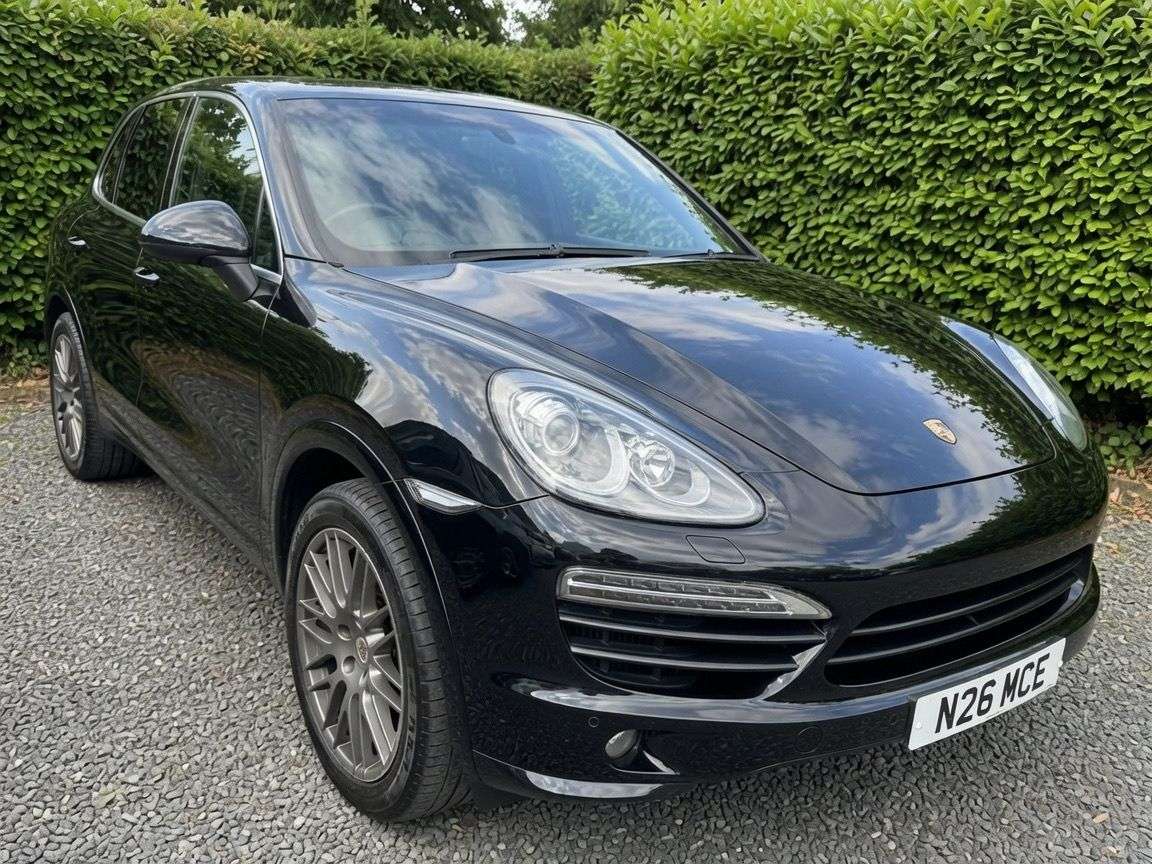 A 2013 PORSCHE CAYENNE 3.0 TD V6 SUV 5dr Diesel Tiptronic 4WD Euro 5 (s/s) (240 ps) A 2013 PORSCHE CAYENNE 3.0 TD V6 SUV 5dr Diesel Tiptronic 4WD Euro 5 (s/s) (240 ps)