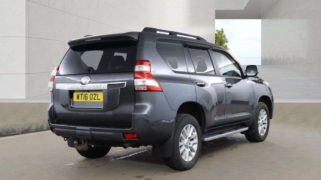 A 2016 TOYOTA LAND CRUISER 2.8D Icon SUV 5dr Diesel Auto 4WD Euro 6 (7 Seats) (177 ps) A 2016 TOYOTA LAND CRUISER 2.8D Icon SUV 5dr Diesel Auto 4WD Euro 6 (7 Seats) (177 ps)