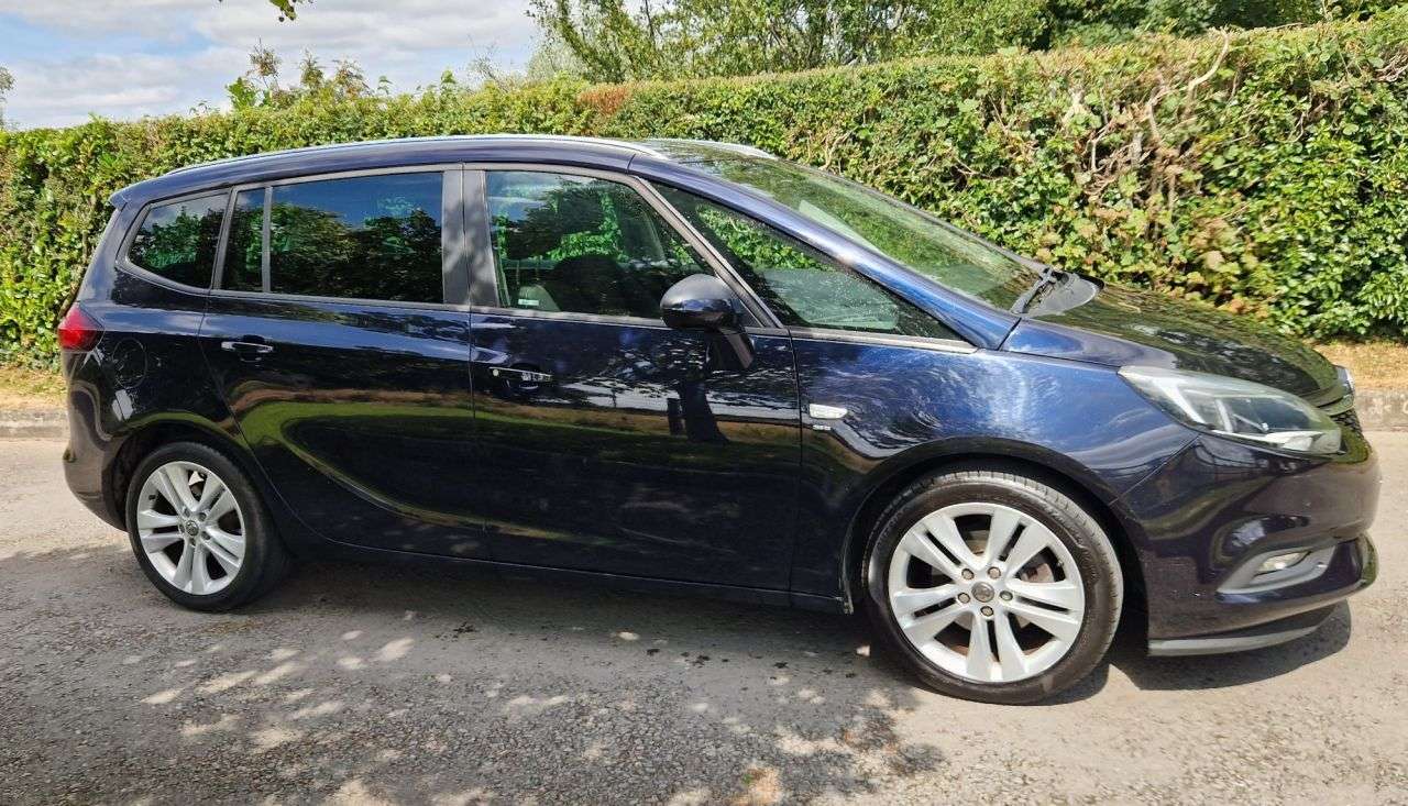 A 2018 VAUXHALL ZAFIRA TOURER 1.4i Turbo SRi Nav MPV 5dr Petrol Manual Euro 6 (140 ps) A 2018 VAUXHALL ZAFIRA TOURER 1.4i Turbo SRi Nav MPV 5dr Petrol Manual Euro 6 (140 ps)