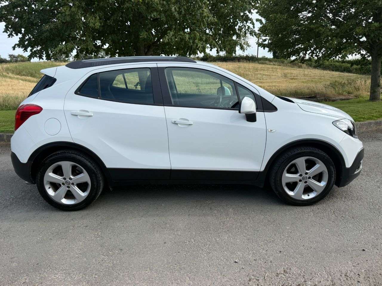 A 2015 VAUXHALL MOKKA 1.6i Exclusiv SUV 5dr Petrol Manual 2WD Euro 6 (s/s) (115 ps) A 2015 VAUXHALL MOKKA 1.6i Exclusiv SUV 5dr Petrol Manual 2WD Euro 6 (s/s) (115 ps)