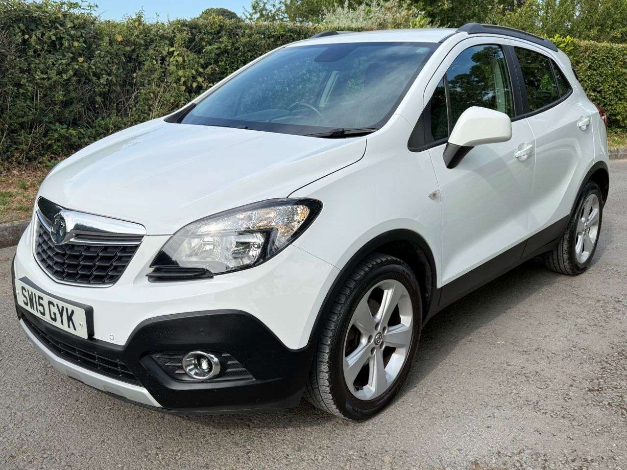 A 2015 VAUXHALL MOKKA 1.6i Exclusiv SUV 5dr Petrol Manual 2WD Euro 6 (s/s) (115 ps) A 2015 VAUXHALL MOKKA 1.6i Exclusiv SUV 5dr Petrol Manual 2WD Euro 6 (s/s) (115 ps)