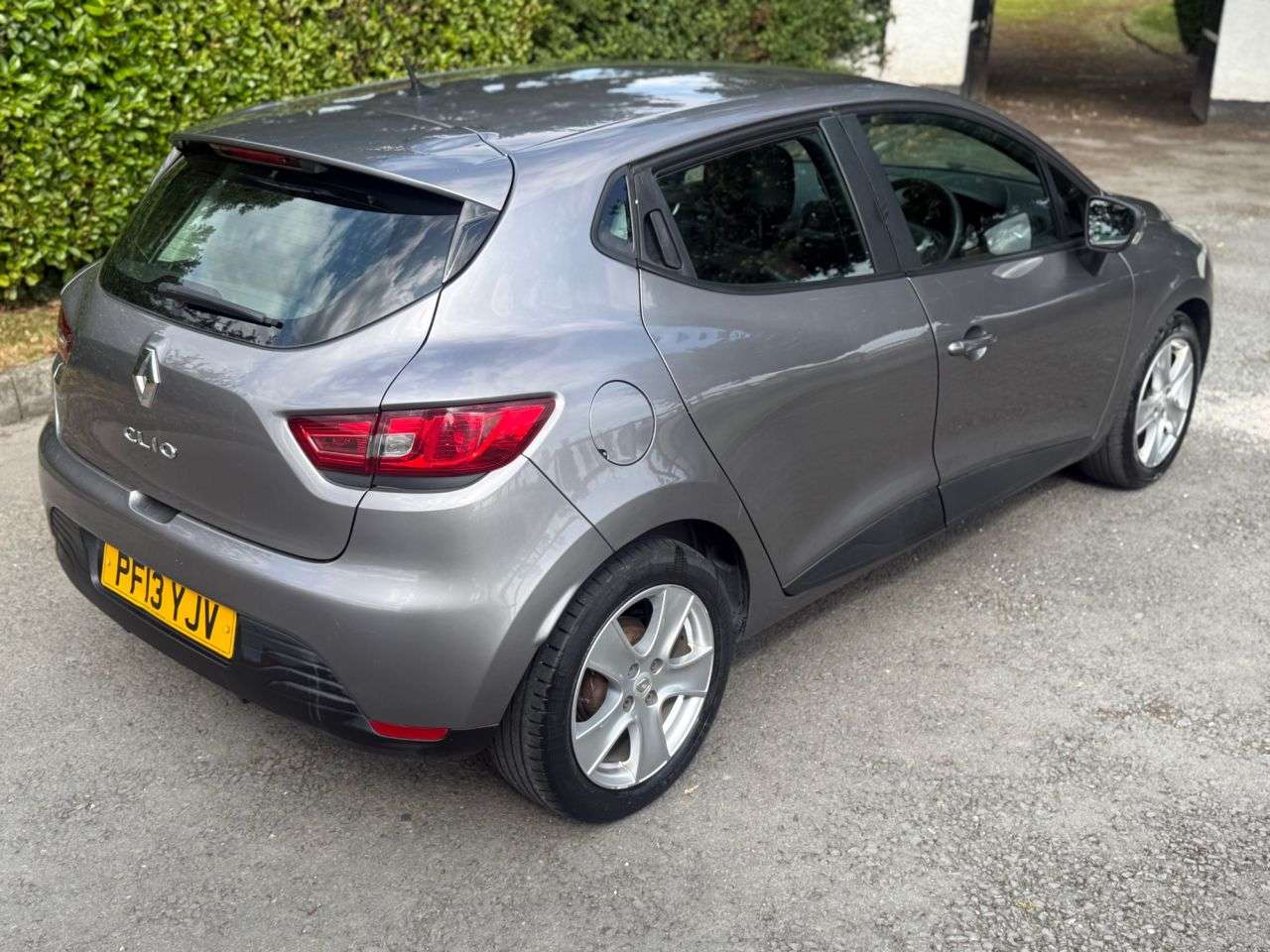 A 2013 RENAULT CLIO 1.2 16V Expression + Hatchback 5dr Petrol Manual Euro 5 (75 ps) A 2013 RENAULT CLIO 1.2 16V Expression + Hatchback 5dr Petrol Manual Euro 5 (75 ps)