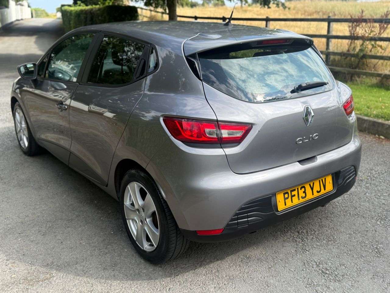 A 2013 RENAULT CLIO 1.2 16V Expression + Hatchback 5dr Petrol Manual Euro 5 (75 ps) A 2013 RENAULT CLIO 1.2 16V Expression + Hatchback 5dr Petrol Manual Euro 5 (75 ps)