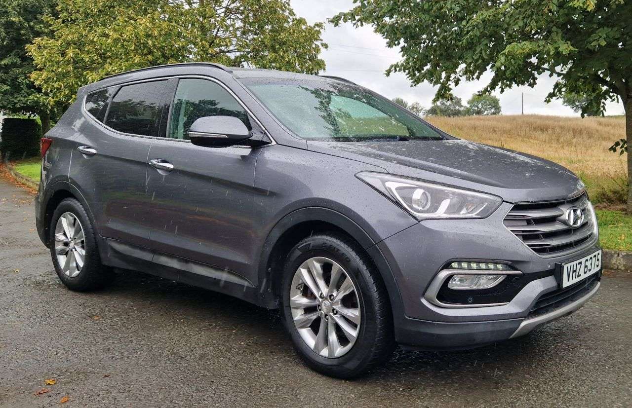 A 2016 HYUNDAI SANTA FE 2.2 CRDi Blue Drive Premium SUV 5dr Diesel Auto 4WD Euro 6 (s/s) (7 Seat) ( A 2016 HYUNDAI SANTA FE 2.2 CRDi Blue Drive Premium SUV 5dr Diesel Auto 4WD Euro 6 (s/s) (7 Seat) (