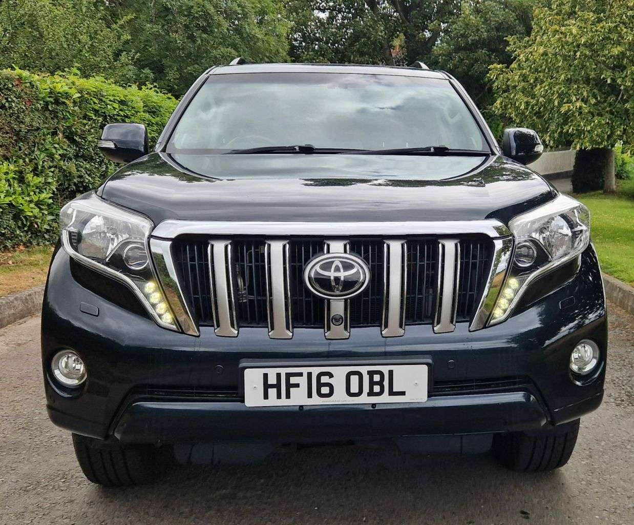 A 2016 TOYOTA LAND CRUISER 2.8D Invincible SUV 5dr Diesel Auto 4WD Euro 6 (7 Seats) (177 ps) A 2016 TOYOTA LAND CRUISER 2.8D Invincible SUV 5dr Diesel Auto 4WD Euro 6 (7 Seats) (177 ps)