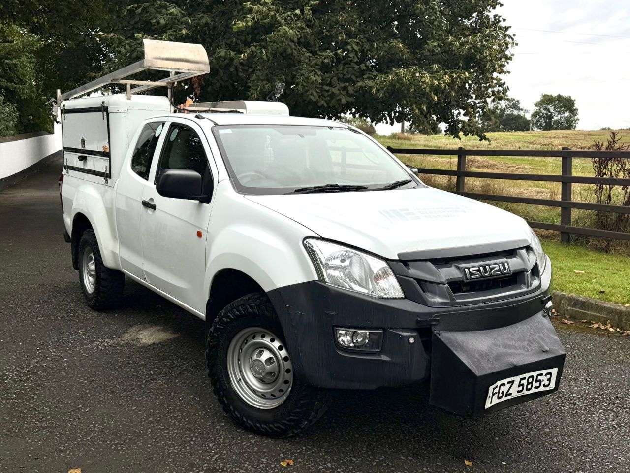 A 2017 ISUZU D-MAX 2.5 TD Pickup 2dr Diesel Manual 4x4 (192 g/km, 161 bhp) A 2017 ISUZU D-MAX 2.5 TD Pickup 2dr Diesel Manual 4x4 (192 g/km, 161 bhp)
