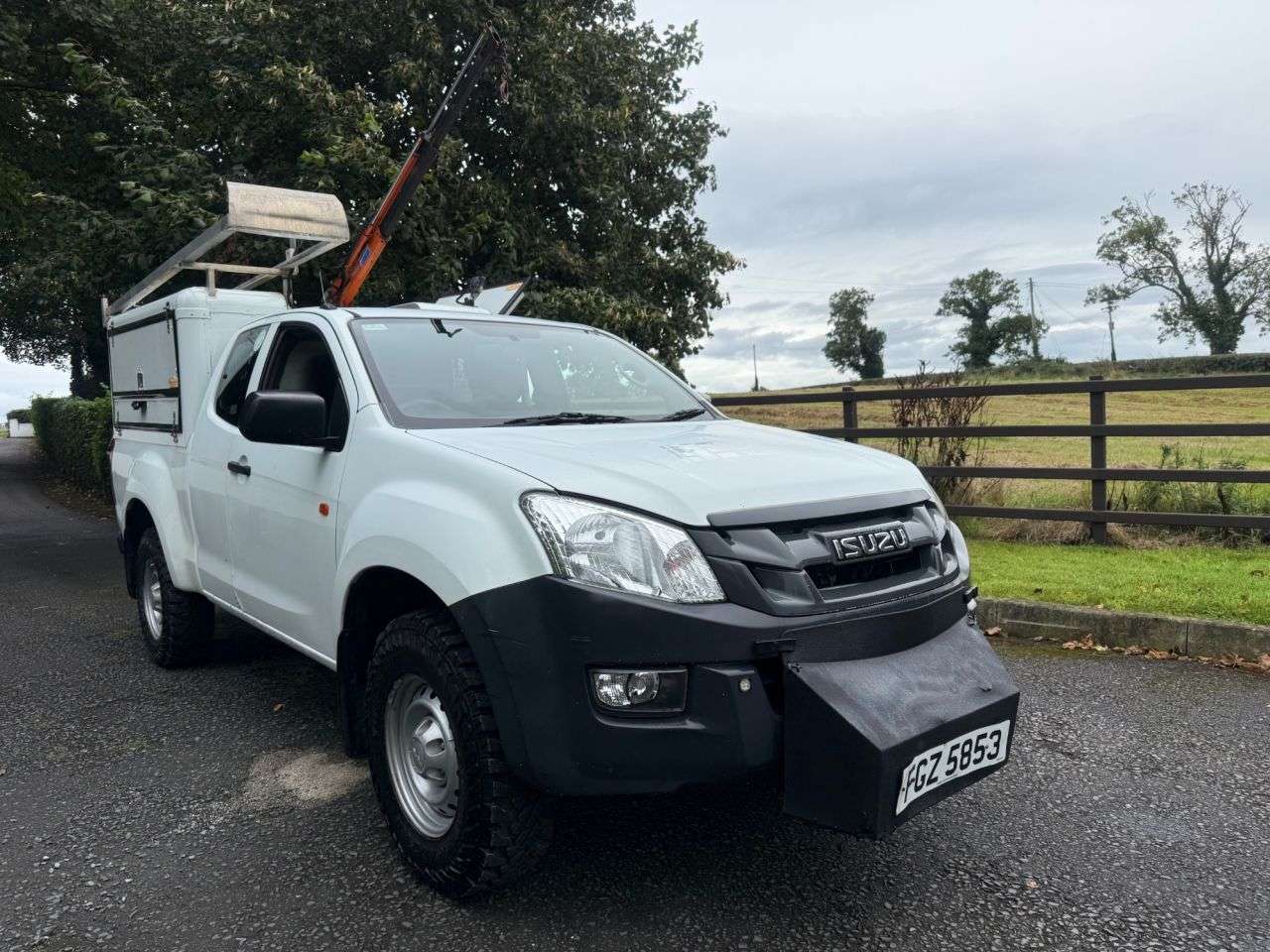 A 2017 ISUZU D-MAX 2.5 TD Pickup 2dr Diesel Manual 4x4 (192 g/km, 161 bhp) A 2017 ISUZU D-MAX 2.5 TD Pickup 2dr Diesel Manual 4x4 (192 g/km, 161 bhp)