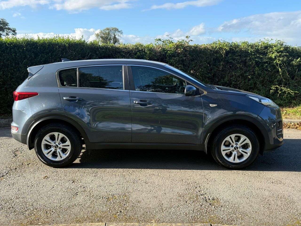 A 2016 KIA SPORTAGE 1.6 GDi 1 SUV 5dr Petrol Manual Euro 6 (130 bhp) A 2016 KIA SPORTAGE 1.6 GDi 1 SUV 5dr Petrol Manual Euro 6 (130 bhp)