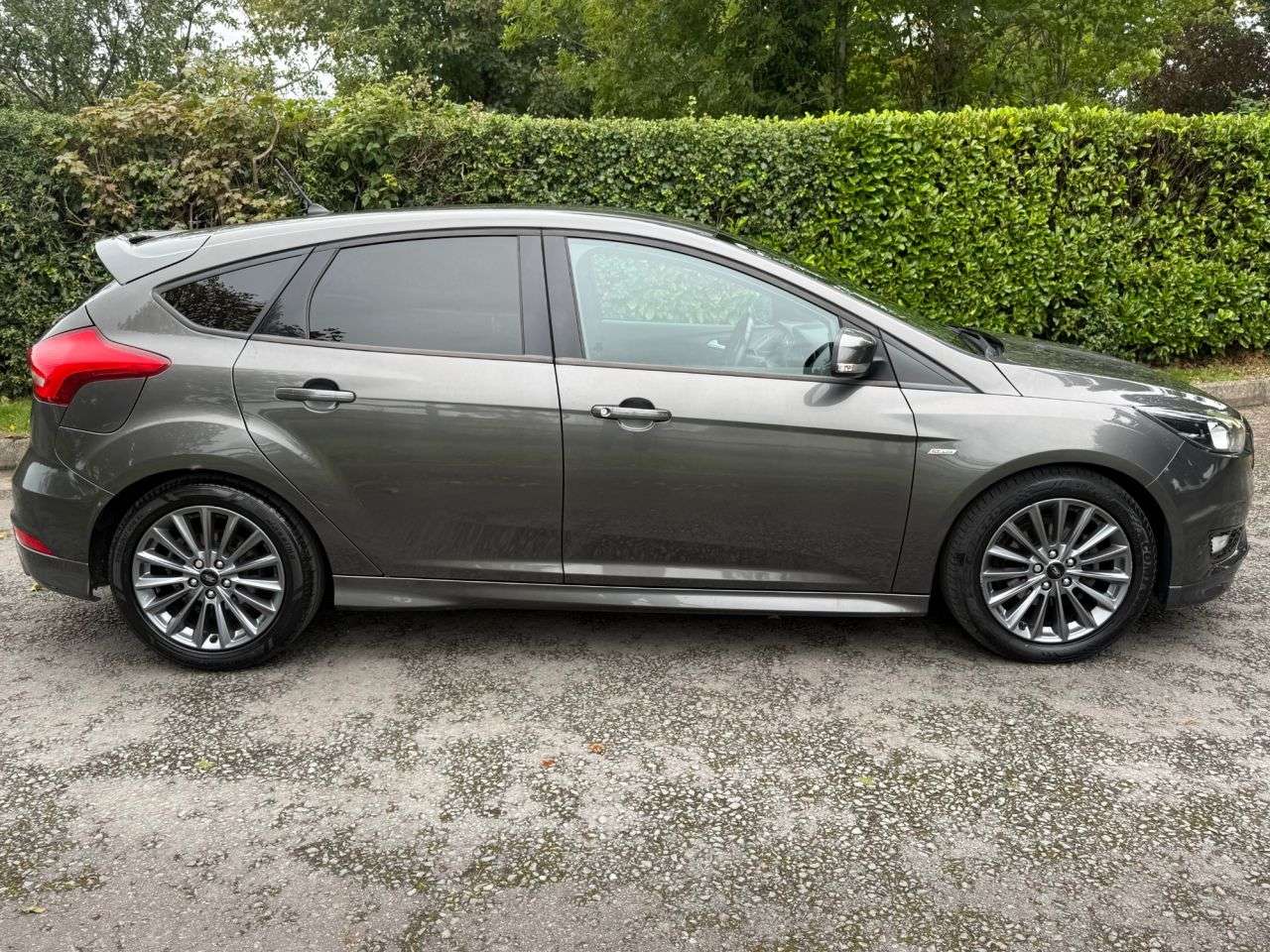 A 2018 FORD FOCUS 1.0T EcoBoost ST-Line Hatchback 5dr Petrol Manual Euro 6 (s/s) (140 ps) A 2018 FORD FOCUS 1.0T EcoBoost ST-Line Hatchback 5dr Petrol Manual Euro 6 (s/s) (140 ps)