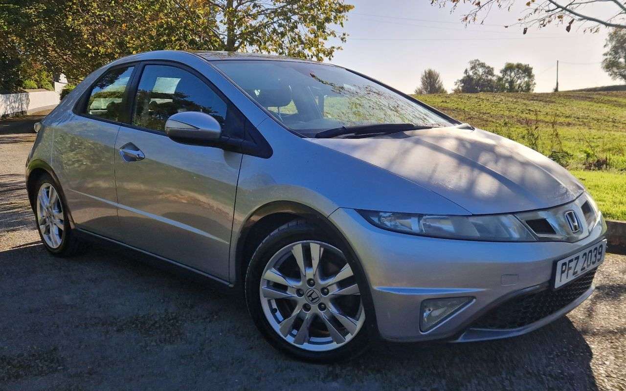 A 2009 HONDA CIVIC 1.8 i-VTEC EX Hatchback 5dr Petrol Automatic (169 g/km, 138 bhp) A 2009 HONDA CIVIC 1.8 i-VTEC EX Hatchback 5dr Petrol Automatic (169 g/km, 138 bhp)