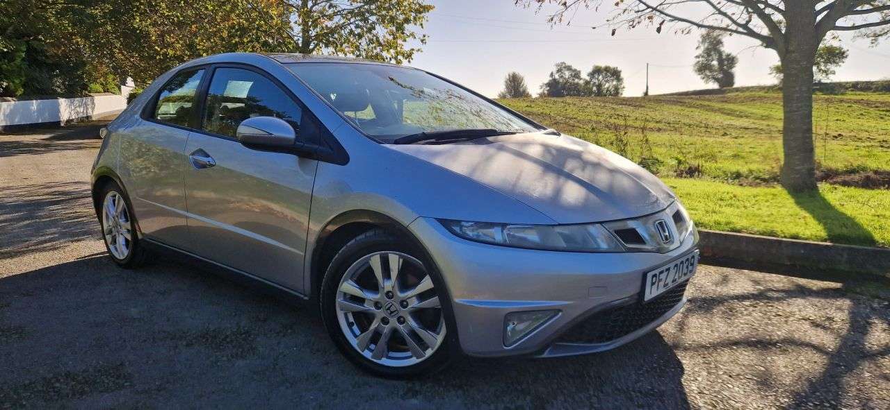 A 2009 HONDA CIVIC 1.8 i-VTEC EX Hatchback 5dr Petrol Automatic (169 g/km, 138 bhp) A 2009 HONDA CIVIC 1.8 i-VTEC EX Hatchback 5dr Petrol Automatic (169 g/km, 138 bhp)