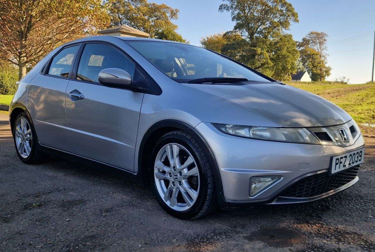 A 2009 HONDA CIVIC 1.8 i-VTEC EX Hatchback 5dr Petrol Automatic (169 g/km, 138 bhp) A 2009 HONDA CIVIC 1.8 i-VTEC EX Hatchback 5dr Petrol Automatic (169 g/km, 138 bhp)