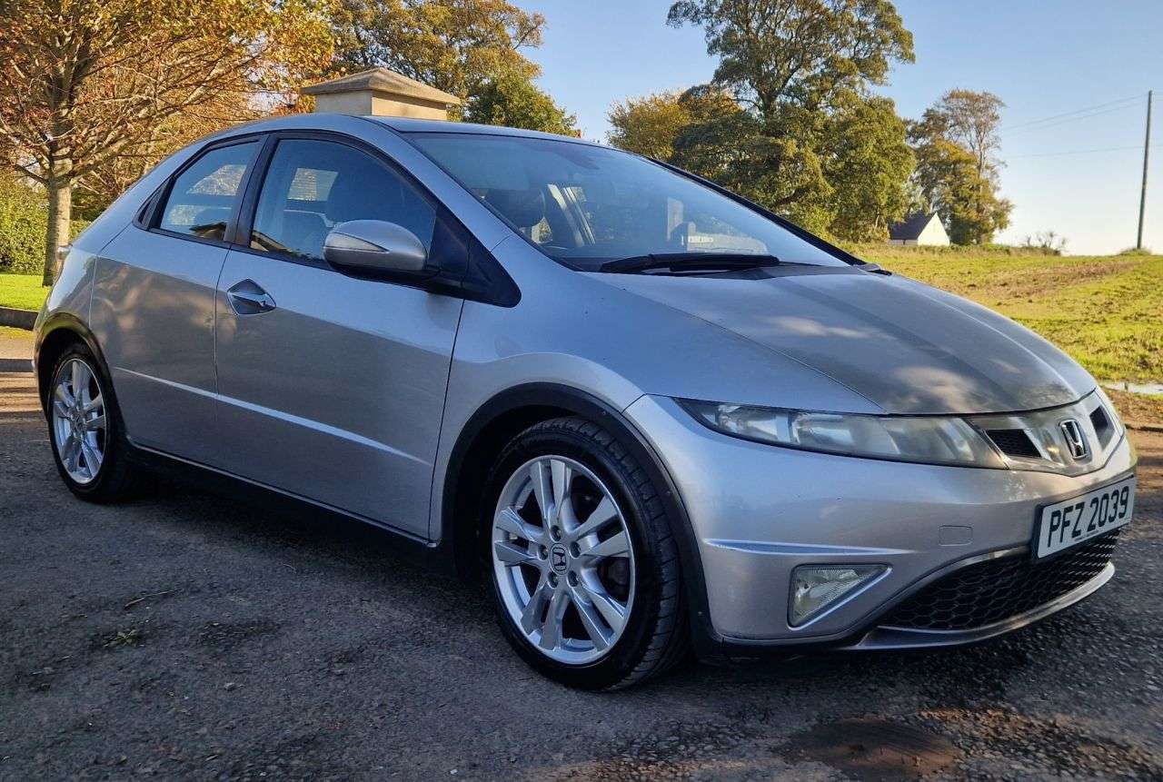 A 2009 HONDA CIVIC 1.8 i-VTEC EX Hatchback 5dr Petrol Automatic (169 g/km, 138 bhp) A 2009 HONDA CIVIC 1.8 i-VTEC EX Hatchback 5dr Petrol Automatic (169 g/km, 138 bhp)
