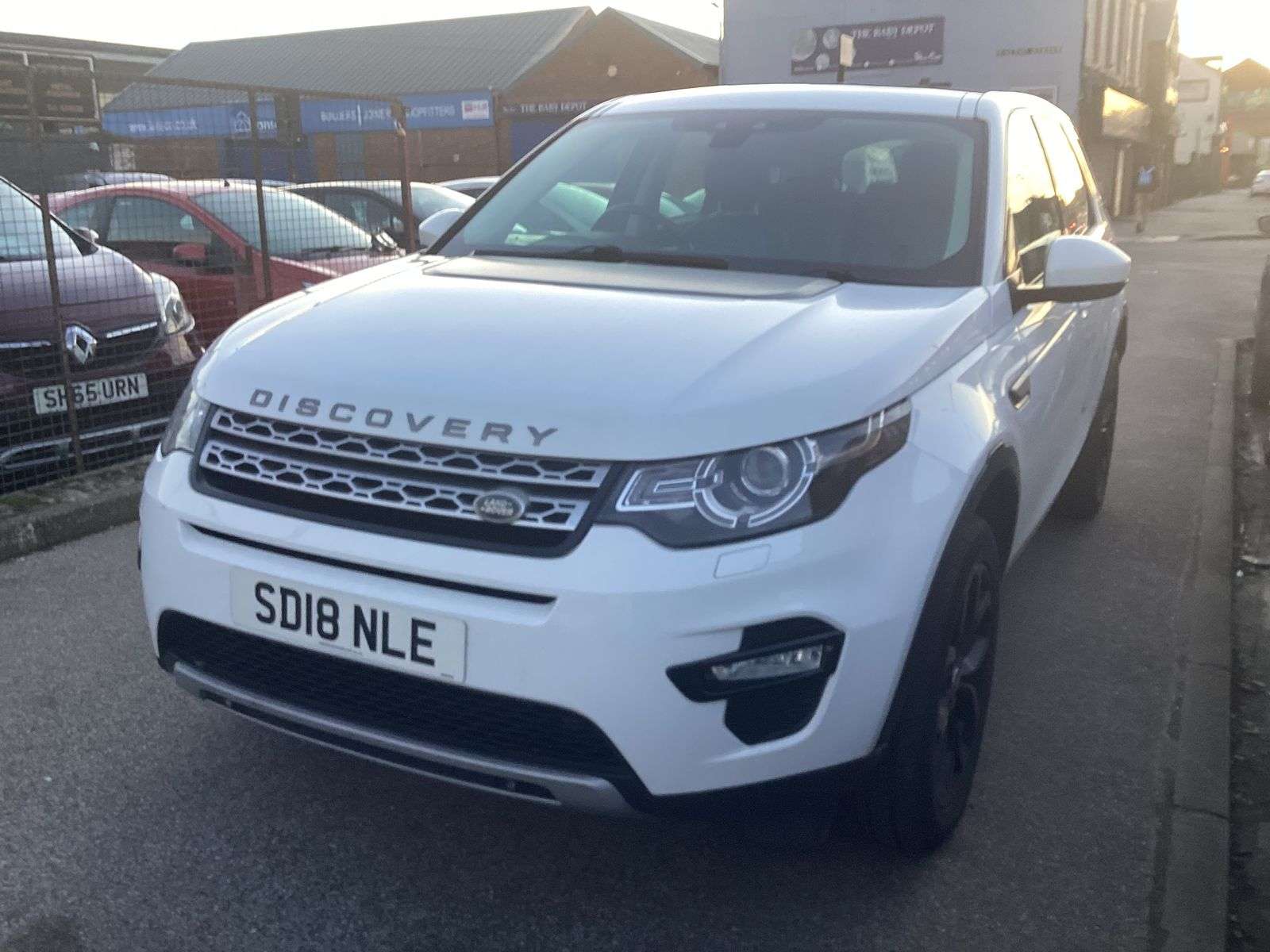 A 2018 LAND ROVER DISCOVERY SPORT 2.0 TD4 HSE SUV 5dr Diesel Manual 4WD Euro 6 (s/s) (180 ps) A 2018 LAND ROVER DISCOVERY SPORT 2.0 TD4 HSE SUV 5dr Diesel Manual 4WD Euro 6 (s/s) (180 ps)