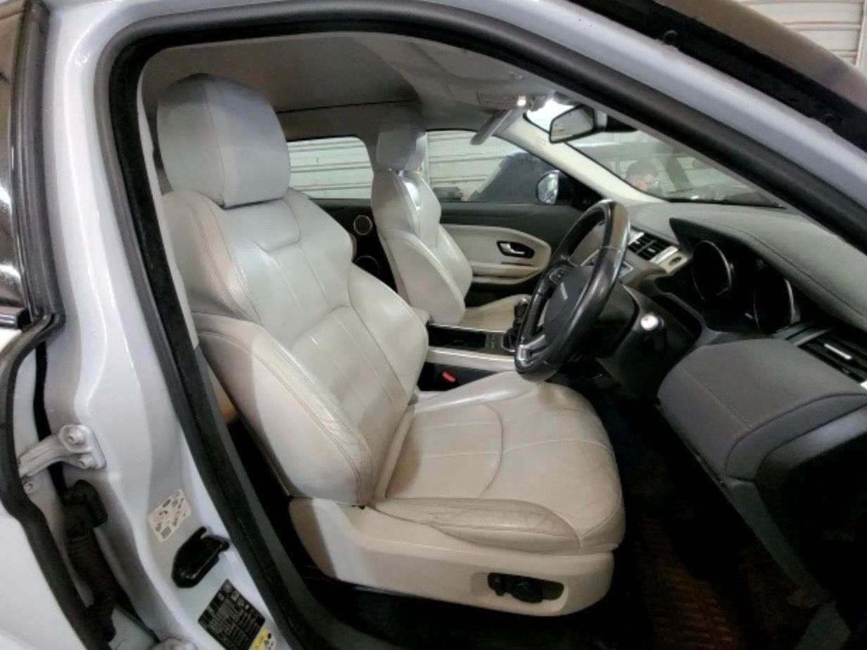 A 2017 LAND ROVER RANGE ROVER EVOQUE 2.0 TD4 SE Tech SUV 5dr Diesel Manual 4WD Euro 6 (s/s) (180 ps) A 2017 LAND ROVER RANGE ROVER EVOQUE 2.0 TD4 SE Tech SUV 5dr Diesel Manual 4WD Euro 6 (s/s) (180 ps)