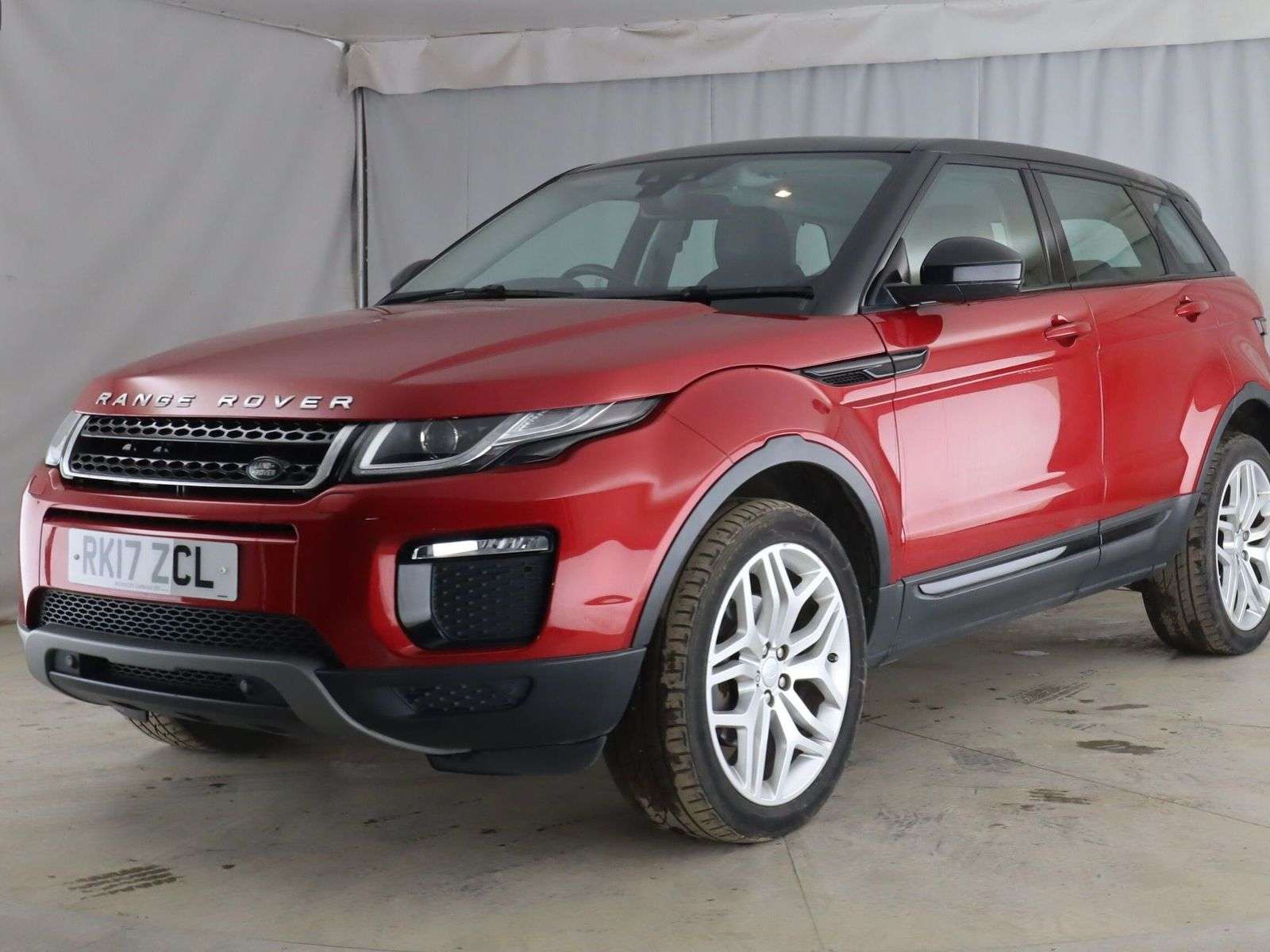 A 2017 LAND ROVER RANGE ROVER EVOQUE 2.0 TD4 SE Tech SUV 5dr Diesel Manual 4WD Euro 6 (s/s) (180 ps) A 2017 LAND ROVER RANGE ROVER EVOQUE 2.0 TD4 SE Tech SUV 5dr Diesel Manual 4WD Euro 6 (s/s) (180 ps)
