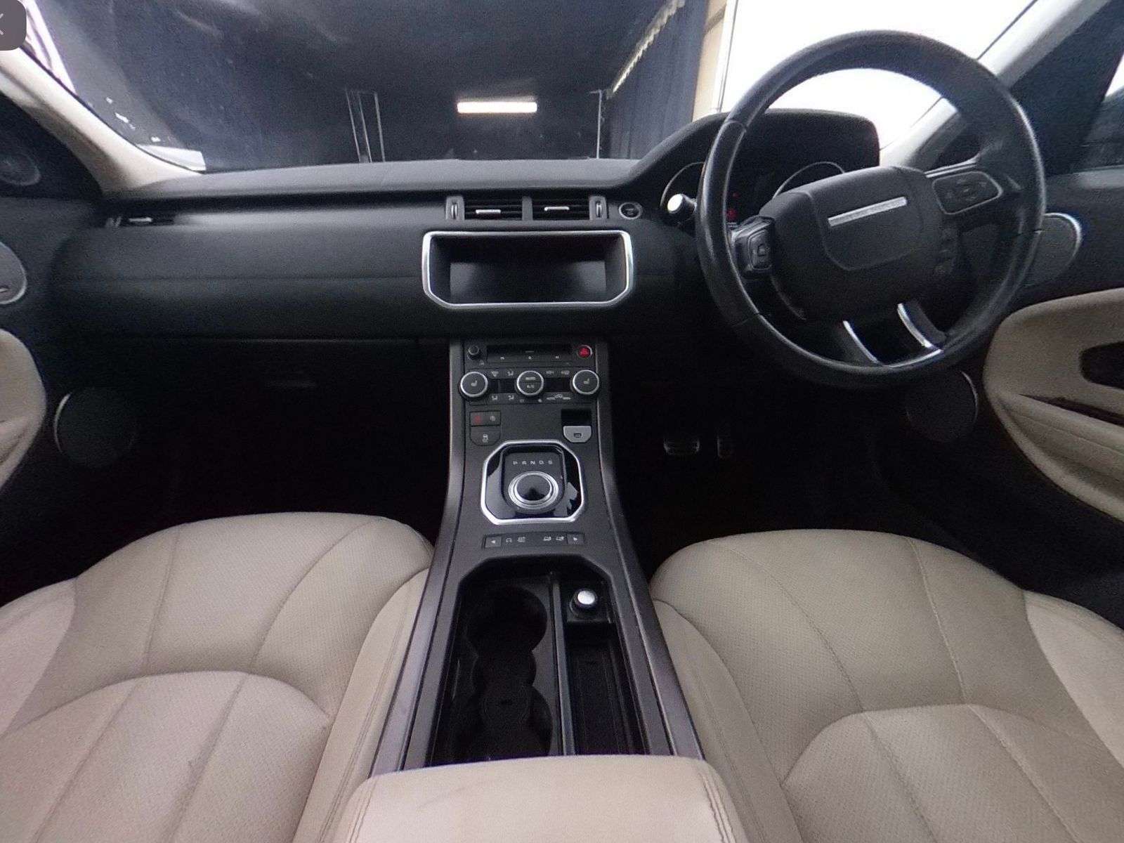 A 2018 LAND ROVER RANGE ROVER EVOQUE 2.0 TD4 HSE Dynamic SUV 5dr Diesel Auto 4WD Euro 6 (s/s) (180 ps) A 2018 LAND ROVER RANGE ROVER EVOQUE 2.0 TD4 HSE Dynamic SUV 5dr Diesel Auto 4WD Euro 6 (s/s) (180 ps)