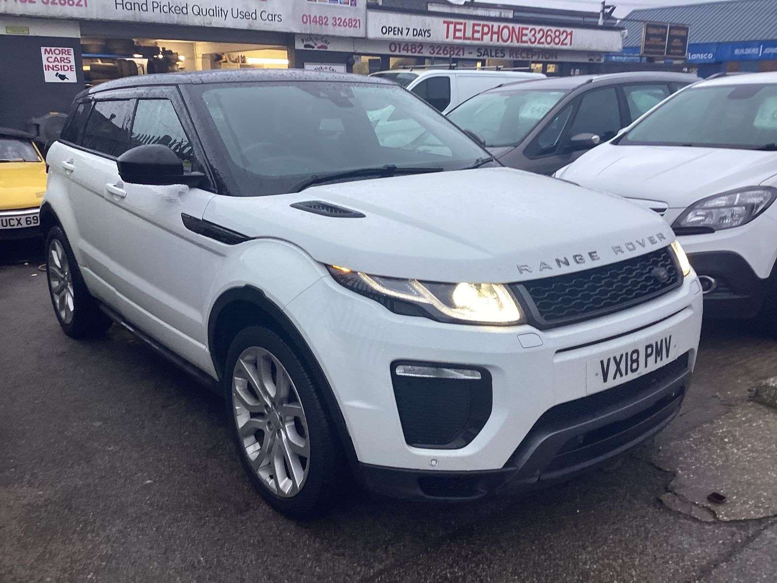 A 2018 LAND ROVER RANGE ROVER EVOQUE 2.0 TD4 HSE Dynamic SUV 5dr Diesel Auto 4WD Euro 6 (s/s) (180 ps) A 2018 LAND ROVER RANGE ROVER EVOQUE 2.0 TD4 HSE Dynamic SUV 5dr Diesel Auto 4WD Euro 6 (s/s) (180 ps)