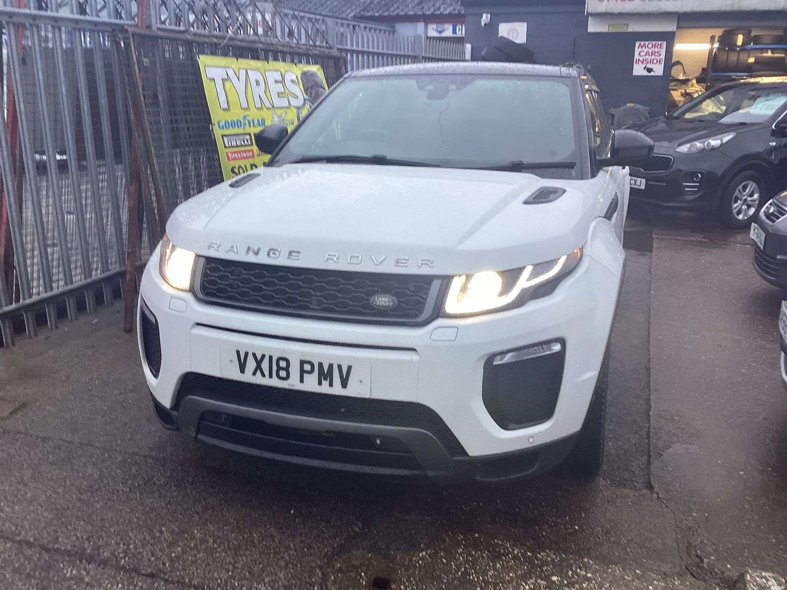 A 2018 LAND ROVER RANGE ROVER EVOQUE 2.0 TD4 HSE Dynamic SUV 5dr Diesel Auto 4WD Euro 6 (s/s) (180 ps) A 2018 LAND ROVER RANGE ROVER EVOQUE 2.0 TD4 HSE Dynamic SUV 5dr Diesel Auto 4WD Euro 6 (s/s) (180 ps)