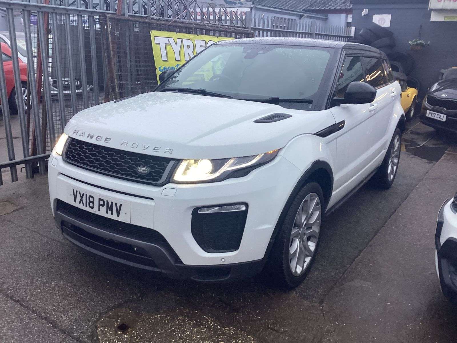 A 2018 LAND ROVER RANGE ROVER EVOQUE 2.0 TD4 HSE Dynamic SUV 5dr Diesel Auto 4WD Euro 6 (s/s) (180 ps) A 2018 LAND ROVER RANGE ROVER EVOQUE 2.0 TD4 HSE Dynamic SUV 5dr Diesel Auto 4WD Euro 6 (s/s) (180 ps)