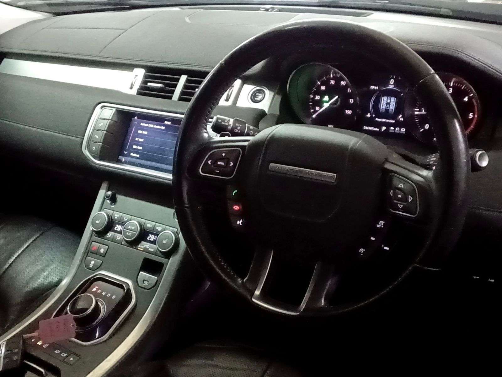 A 2017 LAND ROVER RANGE ROVER EVOQUE 2.0 TD4 SE Tech SUV 5dr Diesel Auto 4WD Euro 6 (s/s) (180 ps) A 2017 LAND ROVER RANGE ROVER EVOQUE 2.0 TD4 SE Tech SUV 5dr Diesel Auto 4WD Euro 6 (s/s) (180 ps)