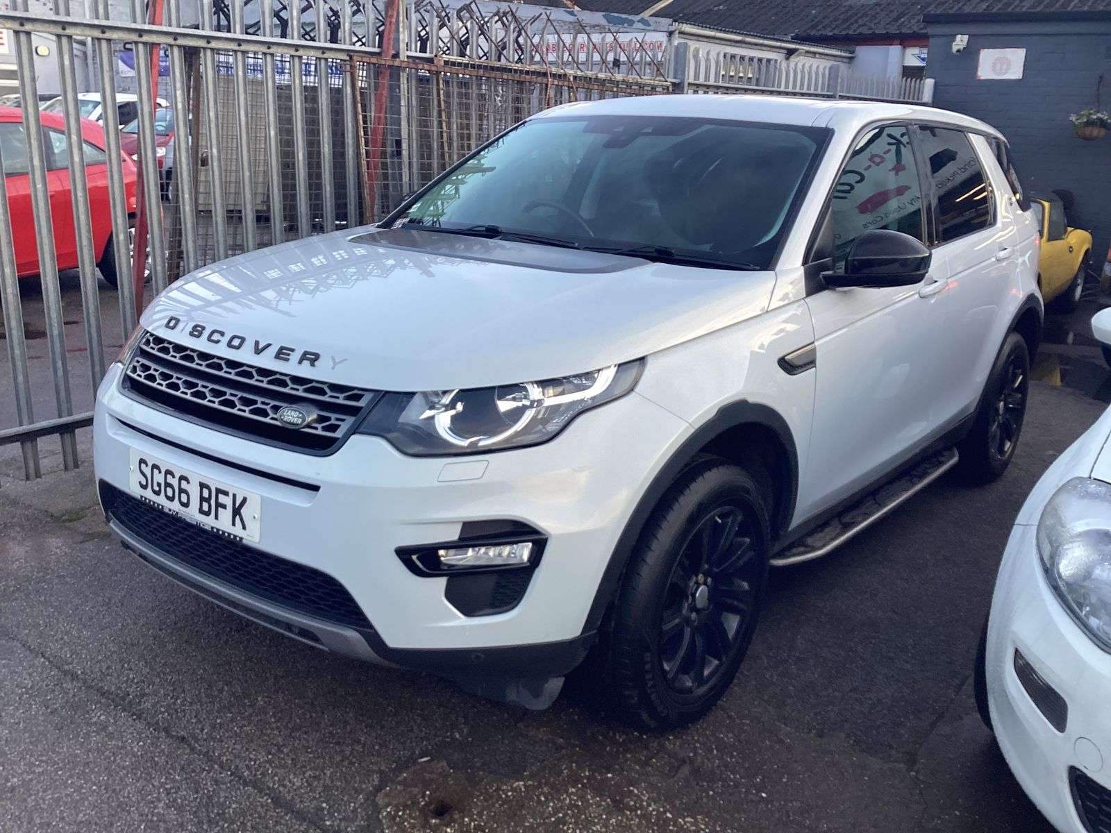 A 2016 LAND ROVER DISCOVERY SPORT 2.0 TD4 SE Tech SUV 5dr Diesel Auto 4WD Euro 6 (s/s) (180 ps) A 2016 LAND ROVER DISCOVERY SPORT 2.0 TD4 SE Tech SUV 5dr Diesel Auto 4WD Euro 6 (s/s) (180 ps)
