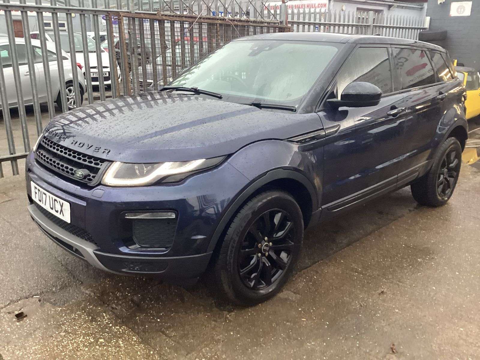 A 2017 LAND ROVER RANGE ROVER EVOQUE 2.0 TD4 SE Tech SUV 5dr Diesel Manual 4WD Euro 6 (s/s) (180 ps) A 2017 LAND ROVER RANGE ROVER EVOQUE 2.0 TD4 SE Tech SUV 5dr Diesel Manual 4WD Euro 6 (s/s) (180 ps)